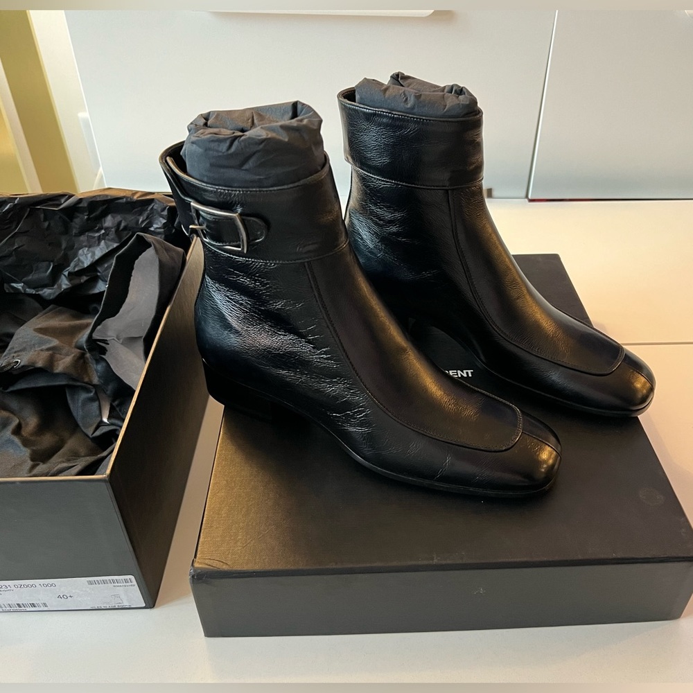 Saint Laurent Miles 30 Boot in Black smooth and crinkled leather